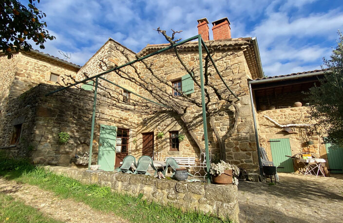 MAISON EN PIERRE  DE 181 M2 AVEC GÎTE SUR UN  TERRAIN CONSTR — photo 2