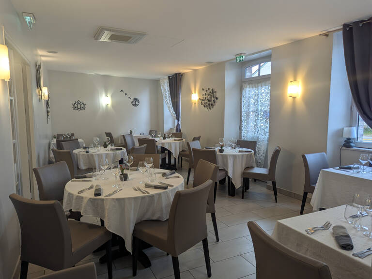 Restaurant traditionnel en centre ville — photo 1
