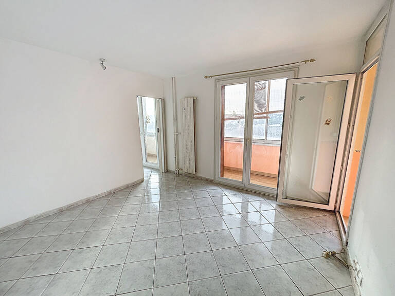 Appartement T3 de 52.35m² balcon et cave — photo 1