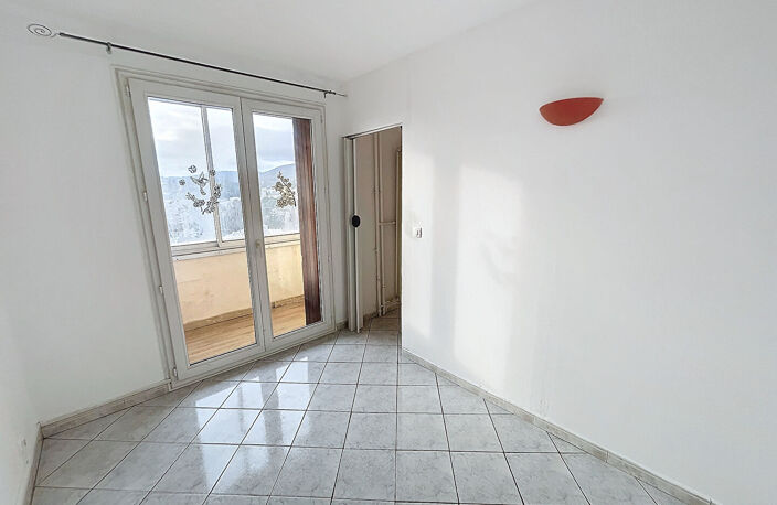 Appartement T3 de 52.35m² balcon et cave — photo 4