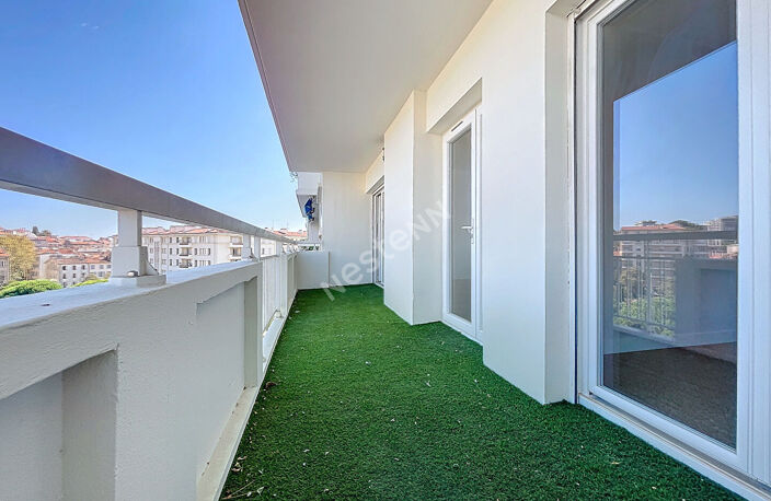 Toulon Le Mourillon Appartement  T3 dans résidence de grand s... — photo 3
