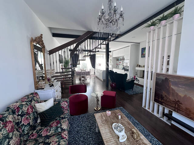 Toulon Maison de 128 m² T4 en duplex avec Studio et garage su... — photo du bien