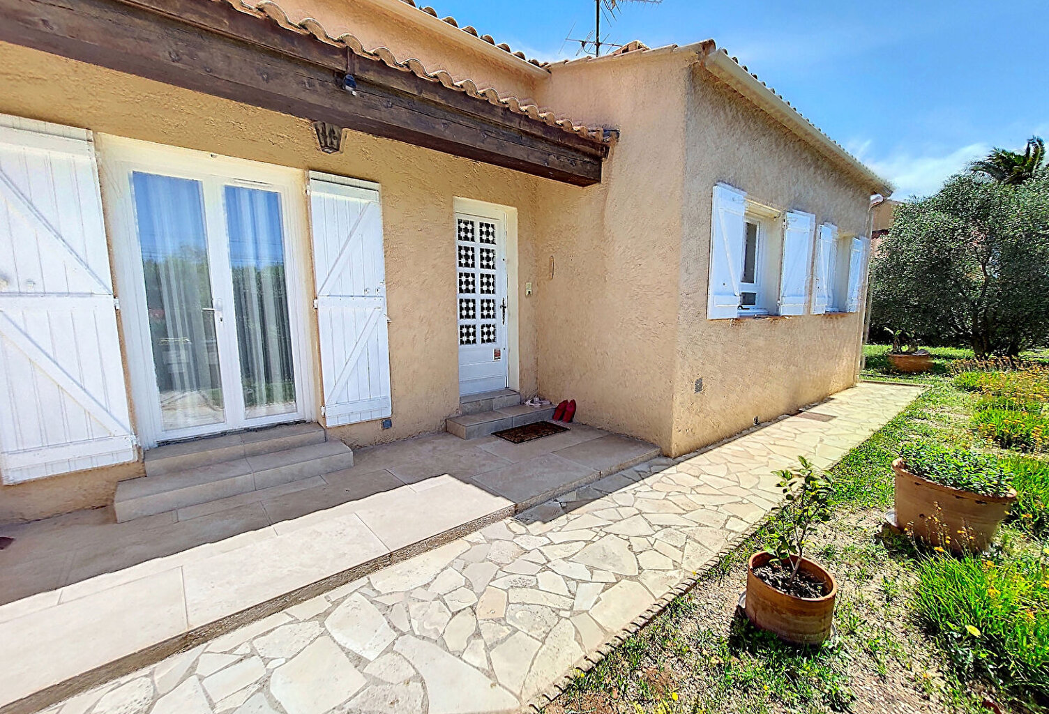 Maison La Seyne Sur Mer de 5 pièces de 104 m² avec garage sur... — photo 1
