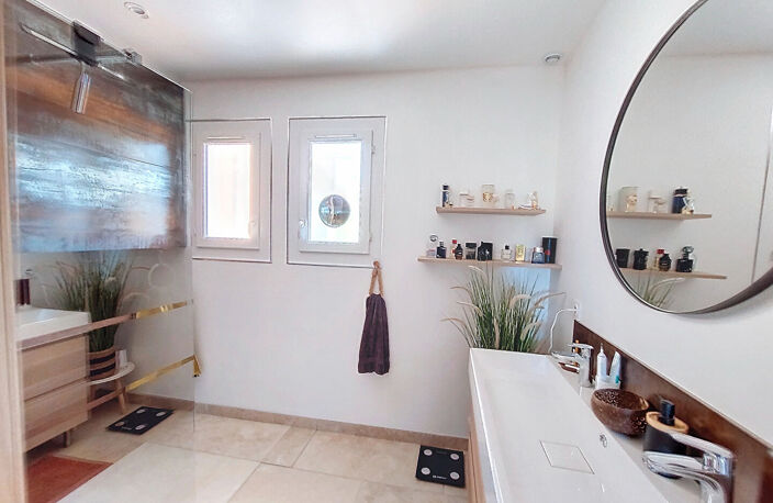 Maison La Seyne Sur Mer de 5 pièces de 104 m² avec garage sur... — photo 5