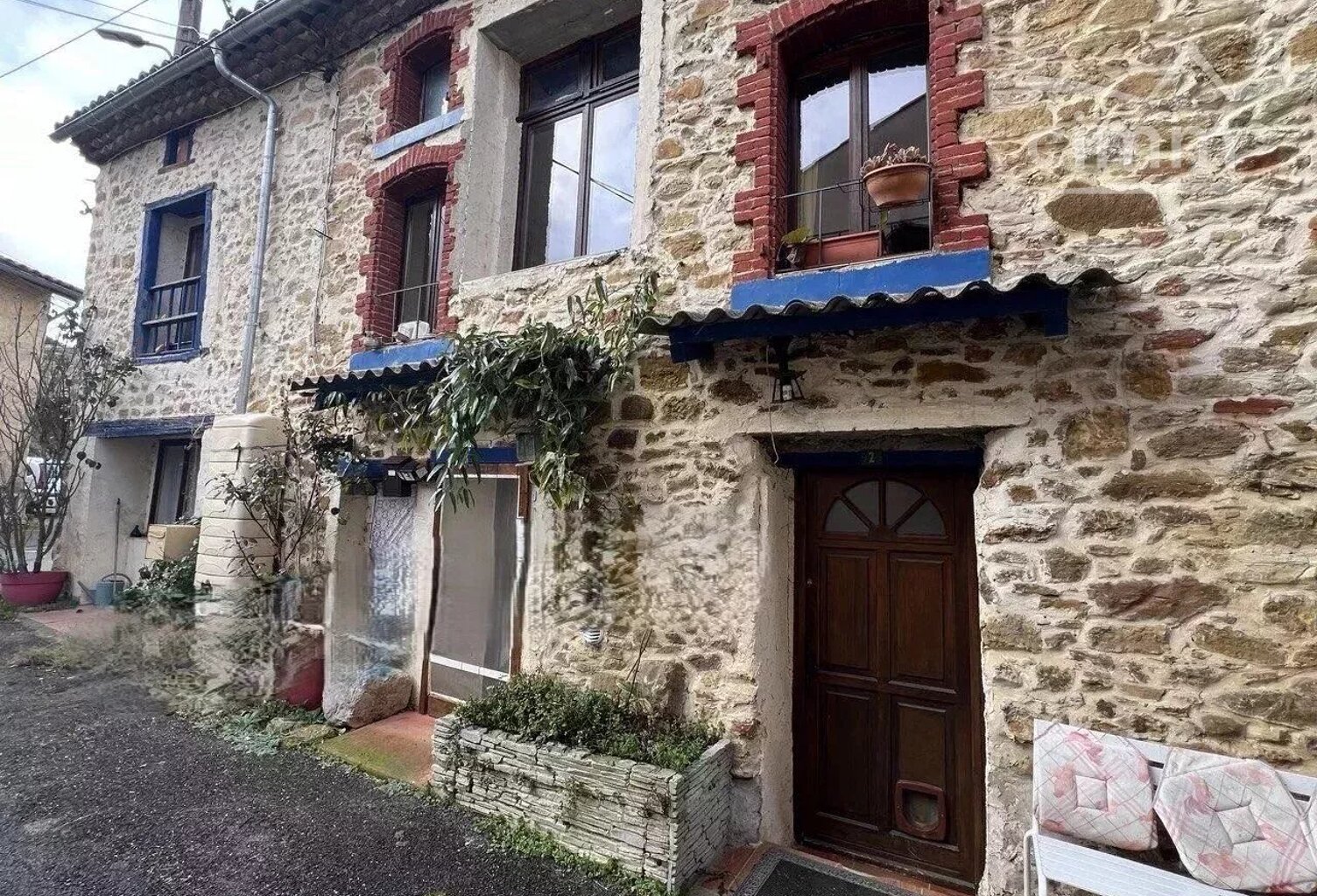 Ravissante maison à colombage avec un studio, un F3 et un garage — photo 1