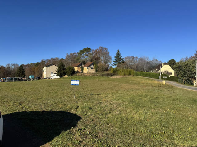 Terrain plat constructible à Carsac — photo du bien