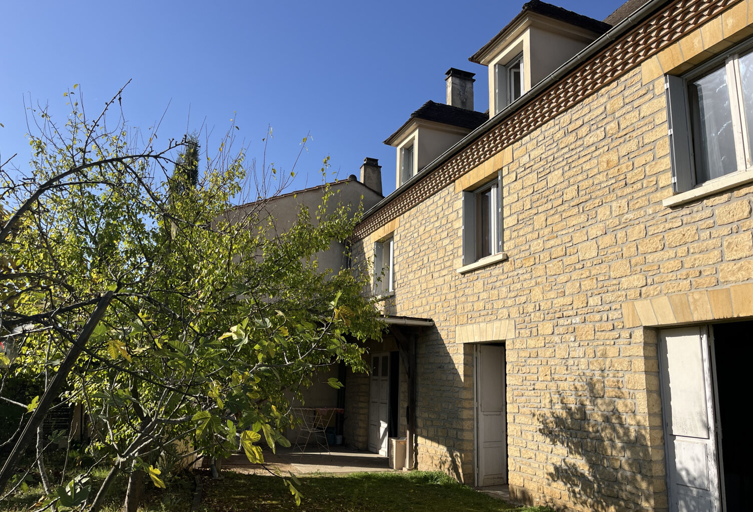 Maison en pierres avec 2 appartements + possibilité création — photo 1