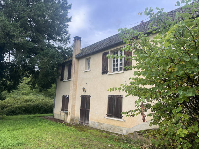 Maison en pierres à restaurer à Sarlat avec 26000 m2 de terr — photo 1