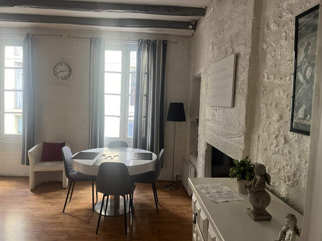Bel Immeuble en pierre à Sarlat comprenant un local commerci — photo du bien