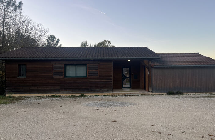 Local Artisanal, comprenant Bâtiments, hangars et bureaux à — photo 2