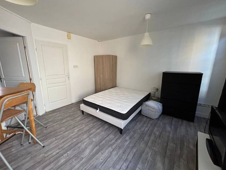 À LOUER - Studio Meublé au Centre-Ville de Niort — photo 1