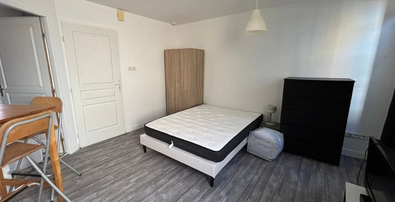 À LOUER - Studio Meublé au Centre-Ville de Niort — photo 1
