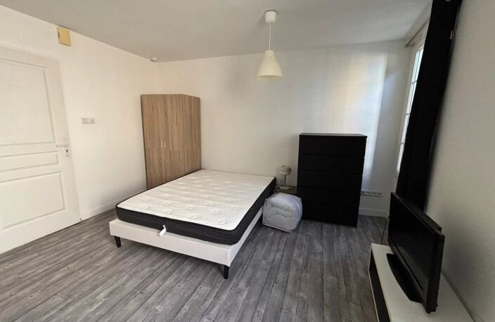 À LOUER - Studio Meublé au Centre-Ville de Niort — photo 3