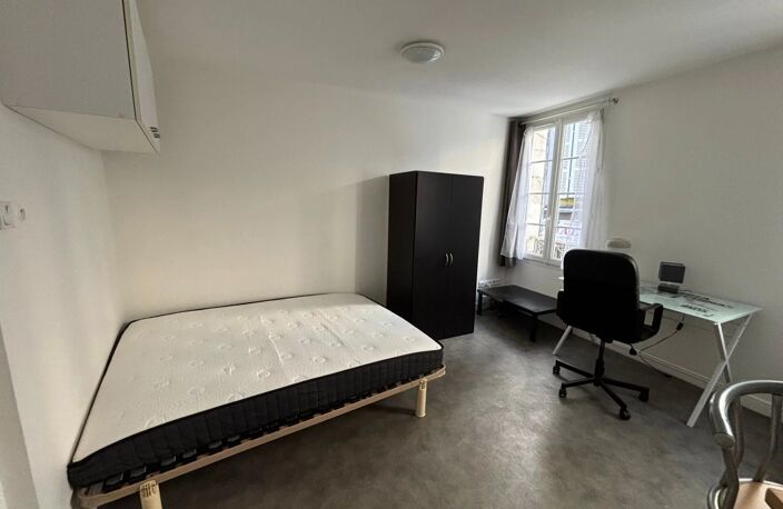 À LOUER - Studio Meublé au Centre-Ville de Niort — photo 3