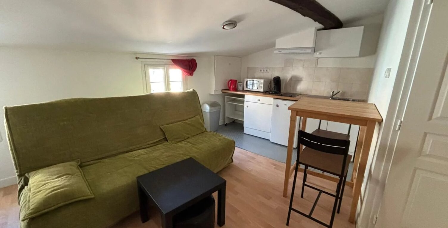 À LOUER - Studio Meublé au Centre-Ville de Niort — photo 1