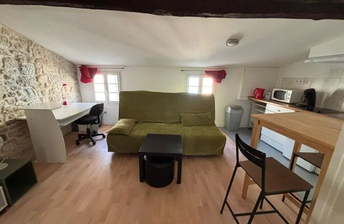 À LOUER - Studio Meublé au Centre-Ville de Niort — photo 2