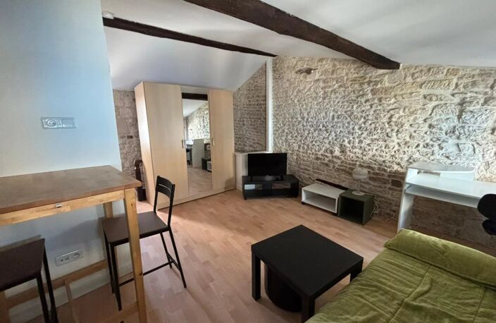 À LOUER - Studio Meublé au Centre-Ville de Niort — photo 3