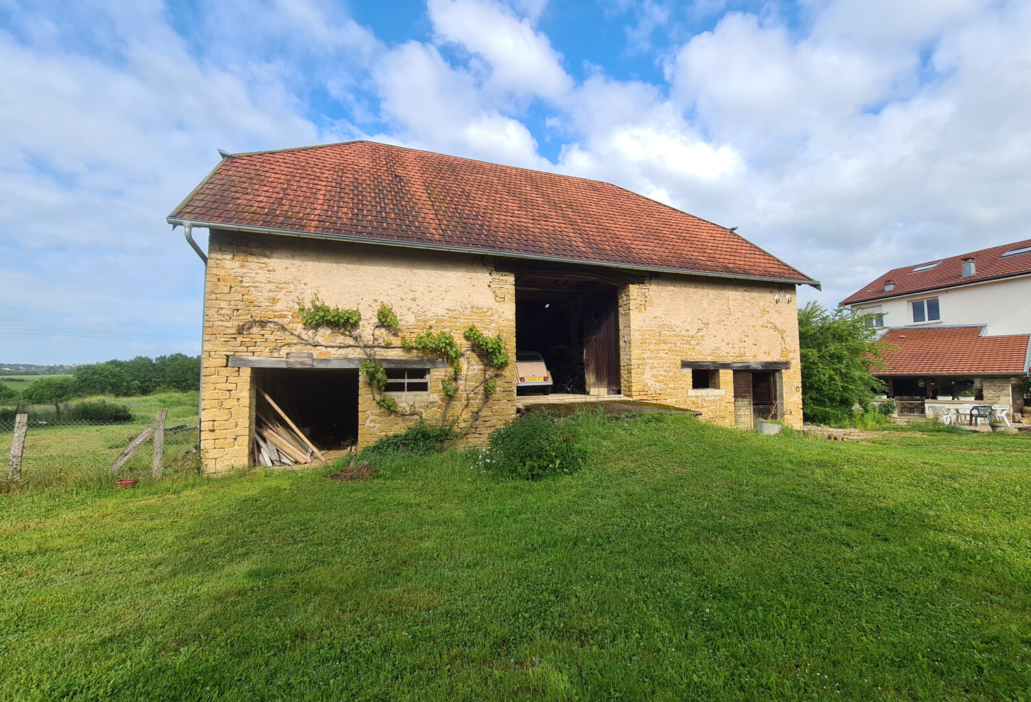 GRANGE avec Terrain : Idéal projet habitation ou investissem — photo 1