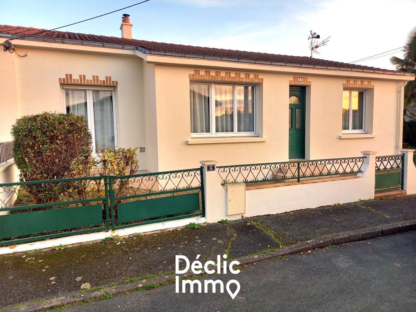 Villa / Maison  T5 à vendre Roche-sur-Yon (La) 85000