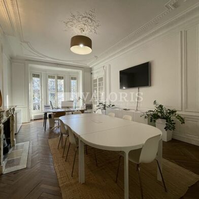 Bureau  8133 €