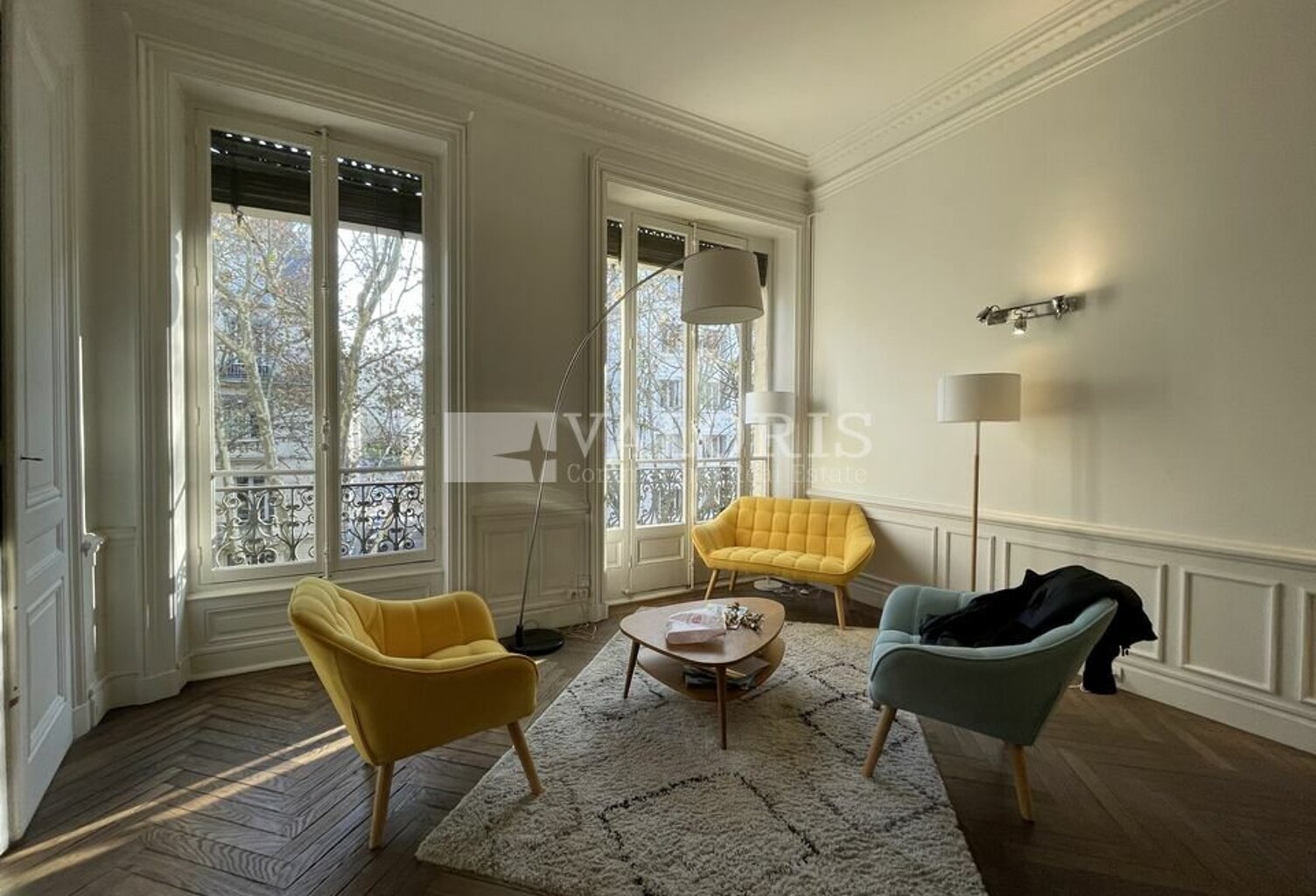 BUREAUX à LOUER — photo 1