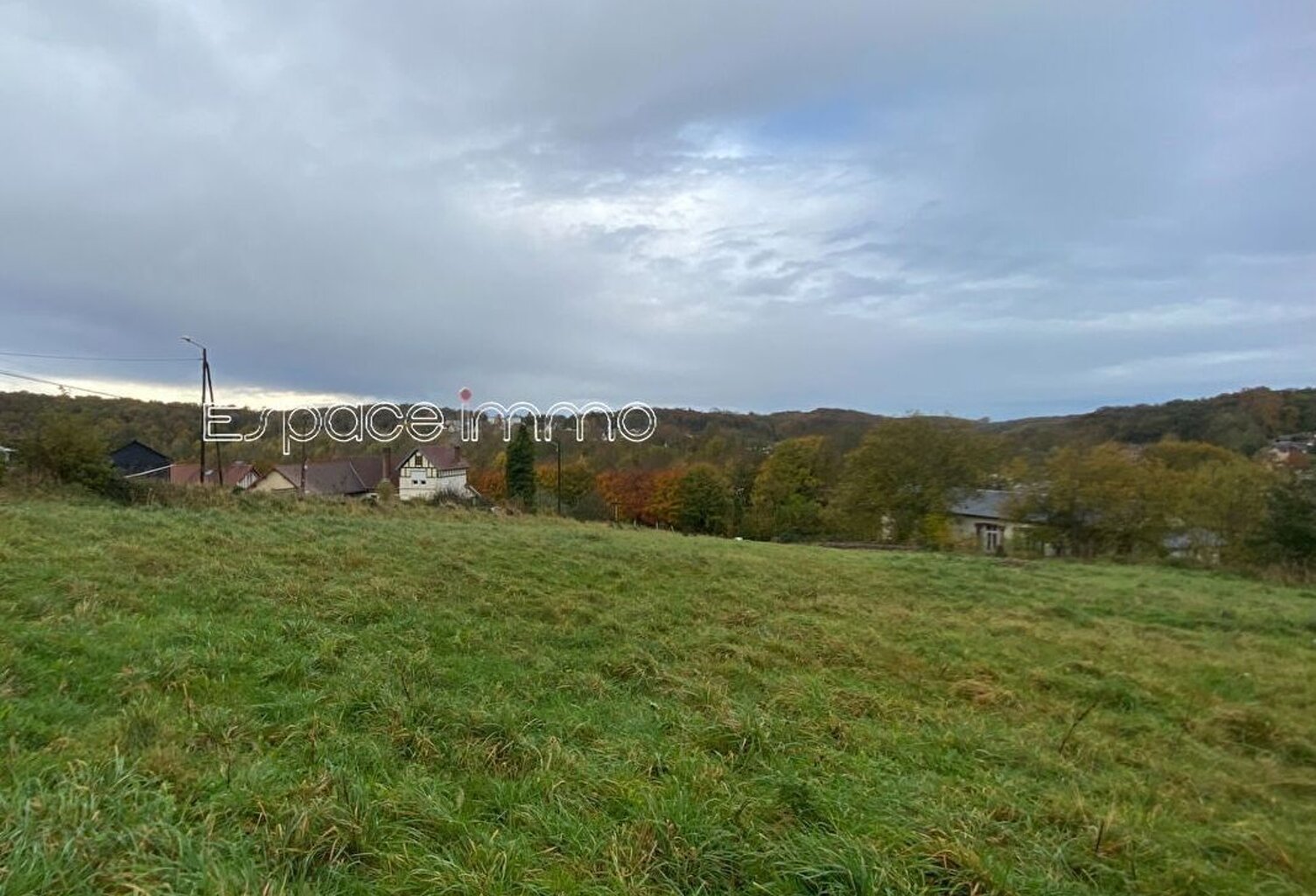Beau terrain constructible avec belle vue dégagée - proche de la gare - viabilisé - Clères - 608m2 — photo 1