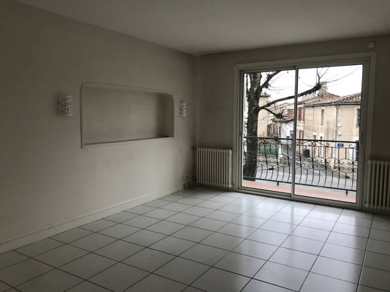 Maison de ville avec cour et place de parking (possibilité de conserver une partie professionnel et une partie — photo 1