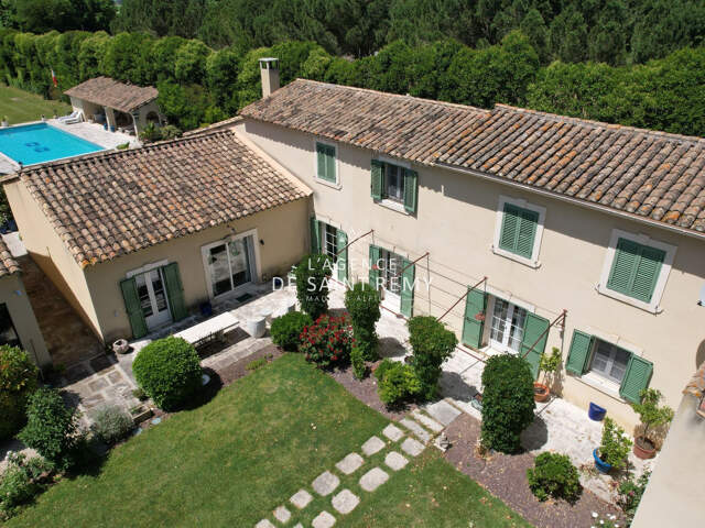 Maison et dépendances à vendre sur Saint Rémy de Provence. — photo du bien