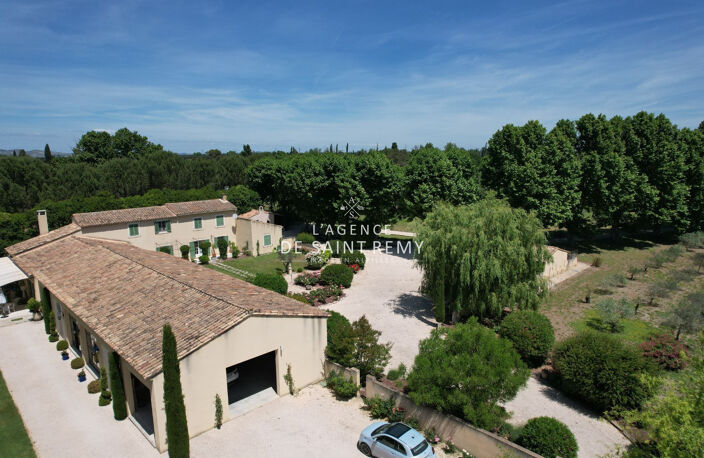 Maison et dépendances à vendre sur Saint Rémy de Provence. — photo 2