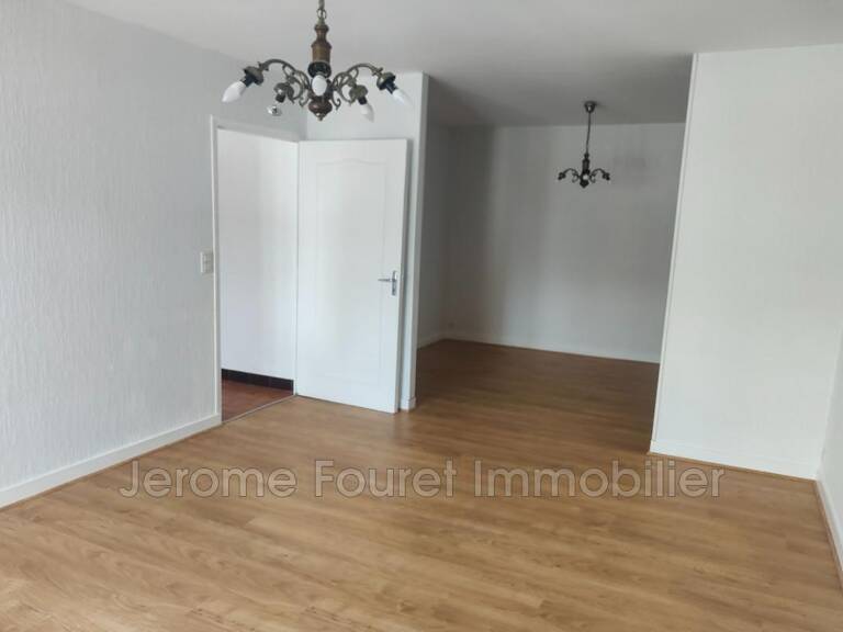 EGLETONS - BEL APPARTEMENT T4 PROCHE CENTRE VILLE — photo 1