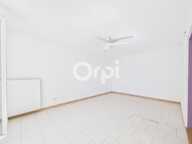REZ DE JARDIN - LUMINEUX - STATIONNEMENT - CAVE - PROCHE DE TOUTES LES COMMODITÉS — photo 4