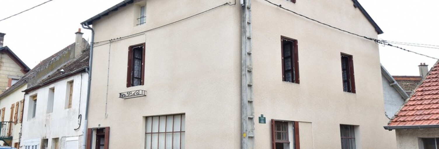 Maison 7 Pièces 105 m² à vendre à Le Donjon (03130)