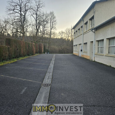 Local industriel 9 pièces 855 €