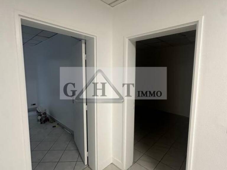 BUREAUX 300 M² INDEPENDANT — photo 1