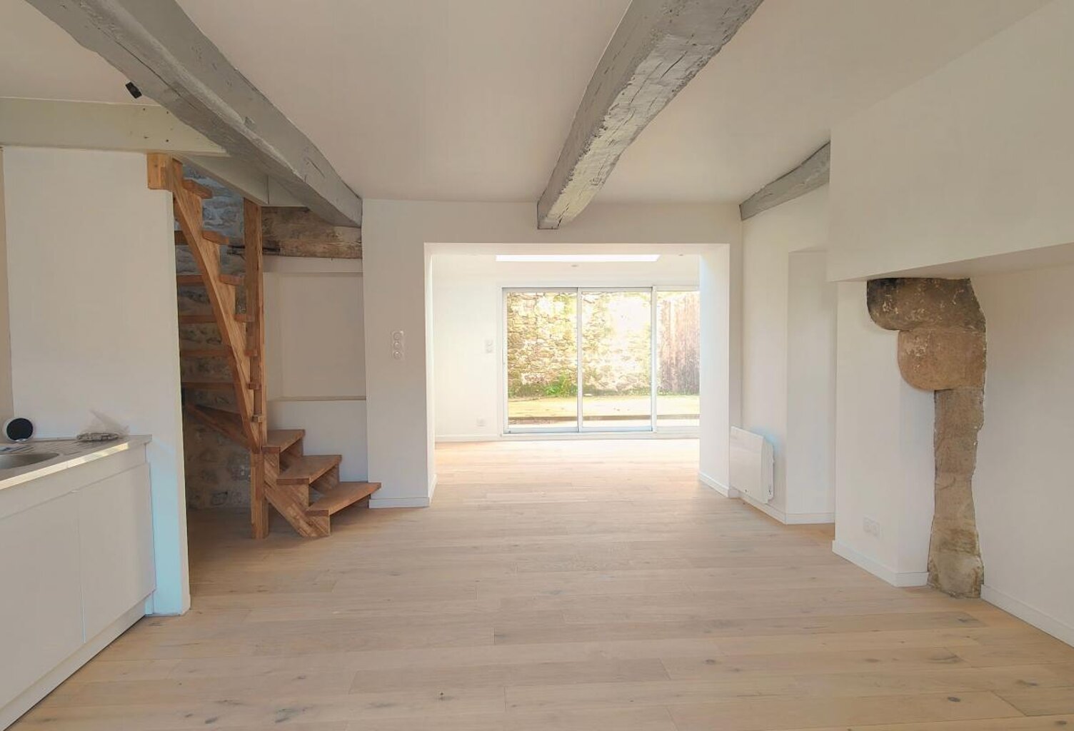 À vendre : Charmante maison en pierre entièrement rénovée – 81,77 m² – Batz-sur-Mer — photo 1