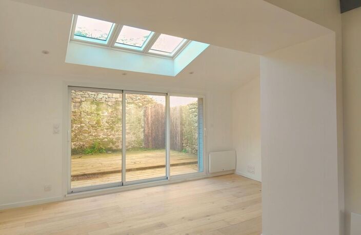 À vendre : Charmante maison en pierre entièrement rénovée – 81,77 m² – Batz-sur-Mer — photo 2