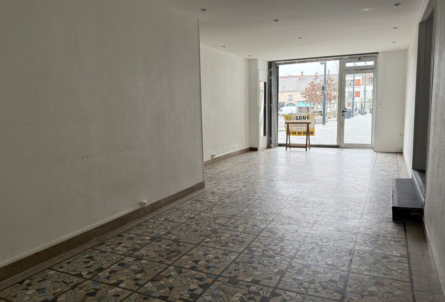 Local commercial Arpajon - 53.14 m2 — photo 1