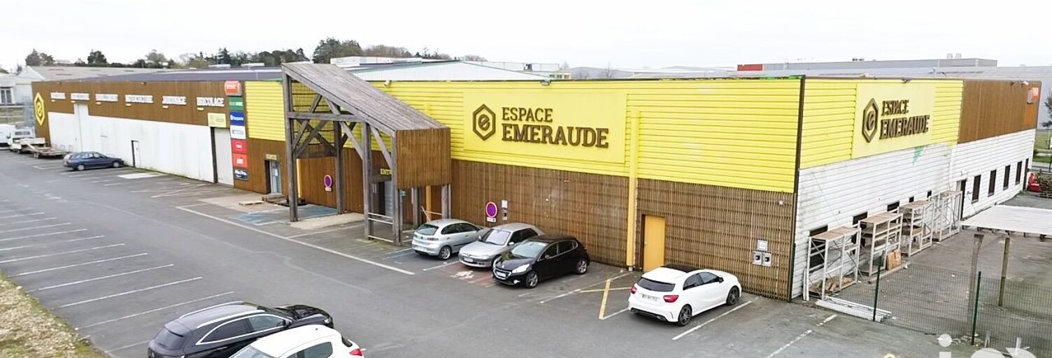 Commerce  3150 m² à vendre à Échiré (79410)