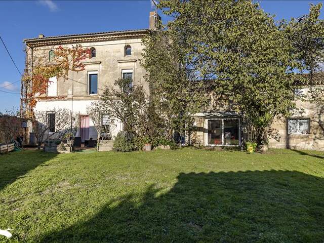 Maison en pierre de 9 pièces principales — photo du bien