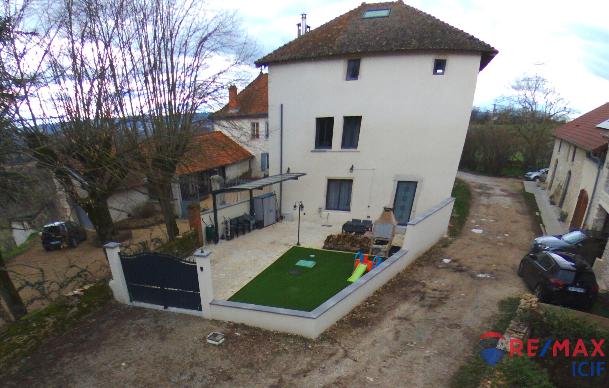 Saint-Marcel-Bel-Accueil Maison de village 7 pièces 243 m²