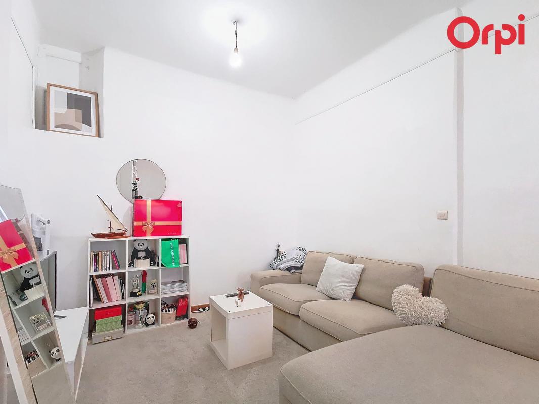 Photo À Saisir à l'achat ! Charmant Appartement T2, libre de toute ... image 2/4