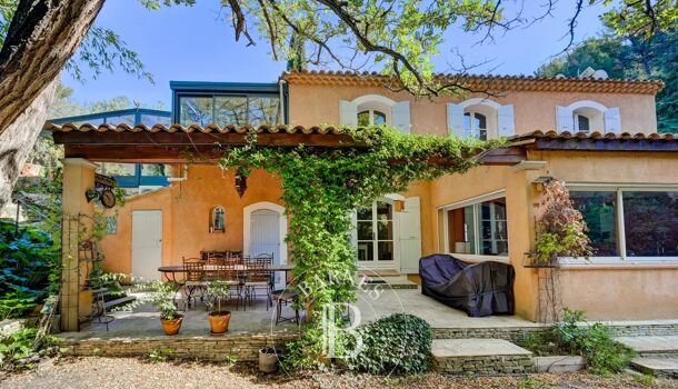 Villa / Maison 10 pièces  à vendre Aix-en-Provence 13100