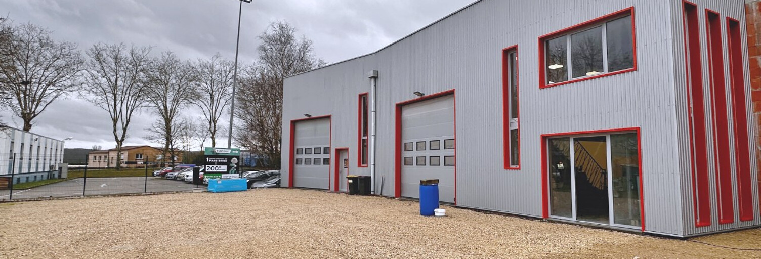 Commerce  268 m² à louer à Péronnas (01960)