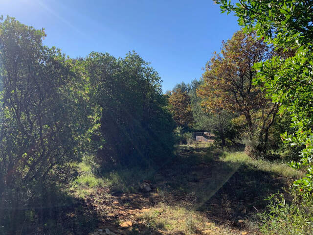 Terrain non constructible de 11265 m² au castellet — photo du bien