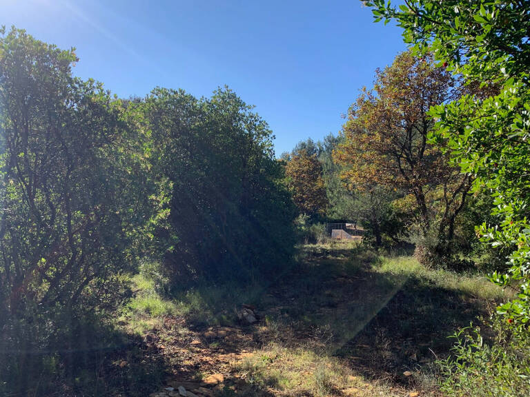 Terrain non constructible de 11265 m² au castellet — photo 1