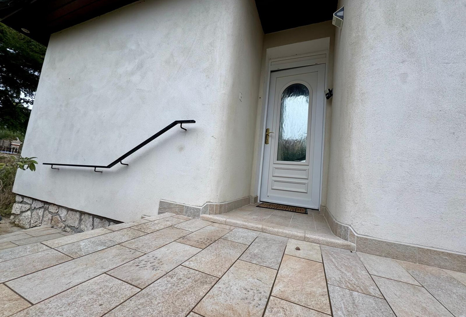 MAISON SUR SOUS-SOL, BORD CANAL, EMPLACEMENT STRATEGIQUE, VU — photo 1