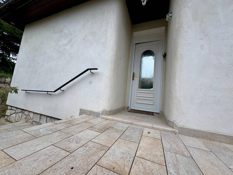 MAISON SUR SOUS-SOL, BORD CANAL, EMPLACEMENT STRATEGIQUE, VU — photo 1