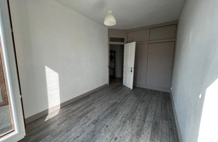 LYON 8 rue Florent vente APPARTEMENT TYPE 2 — photo 4