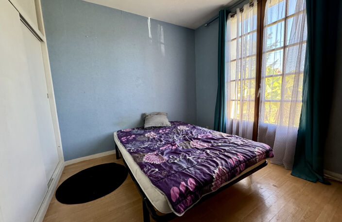 PROCHE GARE ET COMMERCES, COMBLES AMENAGEABLES, 3 CHAMBRES, — photo 4