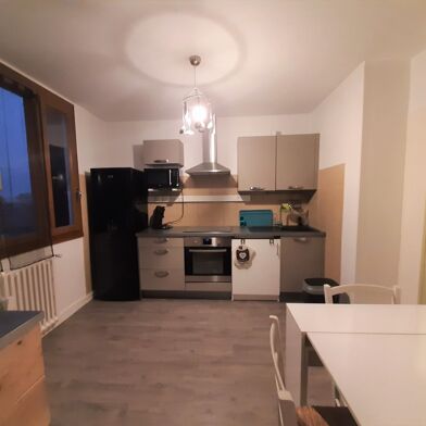 Appartement 2 pièces 819 €